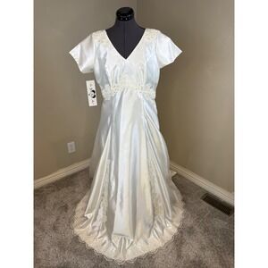 NWT Vintage Wedding Dress Ivory Lace Pearl Bow Train Size 16 Embroidered 90's‎